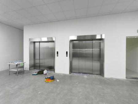 Thang máy tải hàng 1000kg