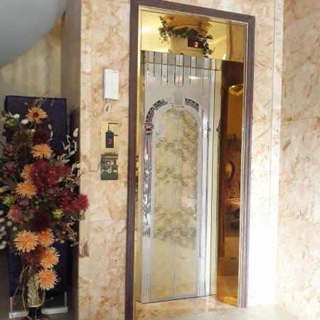 Thang Máy Xây Hố Gạch