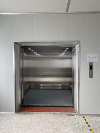 Thang máy tải hàng 2000kg