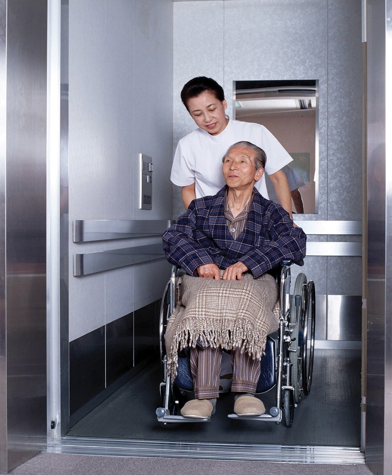 Thang máy gia đình cho người cao tuổi