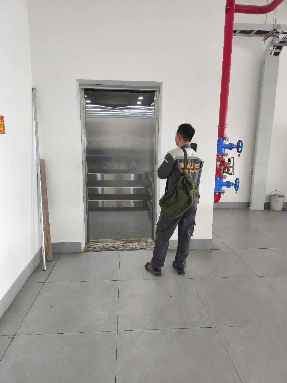 Bàn giao dự án thang máy tải hàng tại Công ty TNHH U.D.Electronics Việt Nam