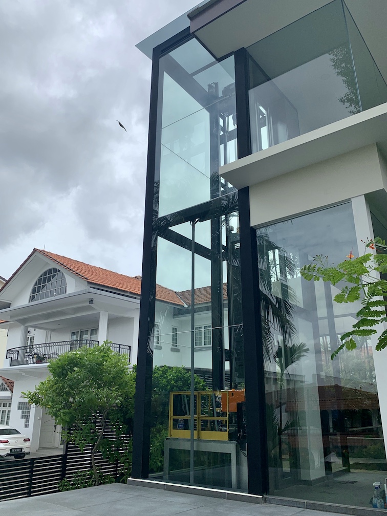 Lắp đặt thang máy ngoài trời