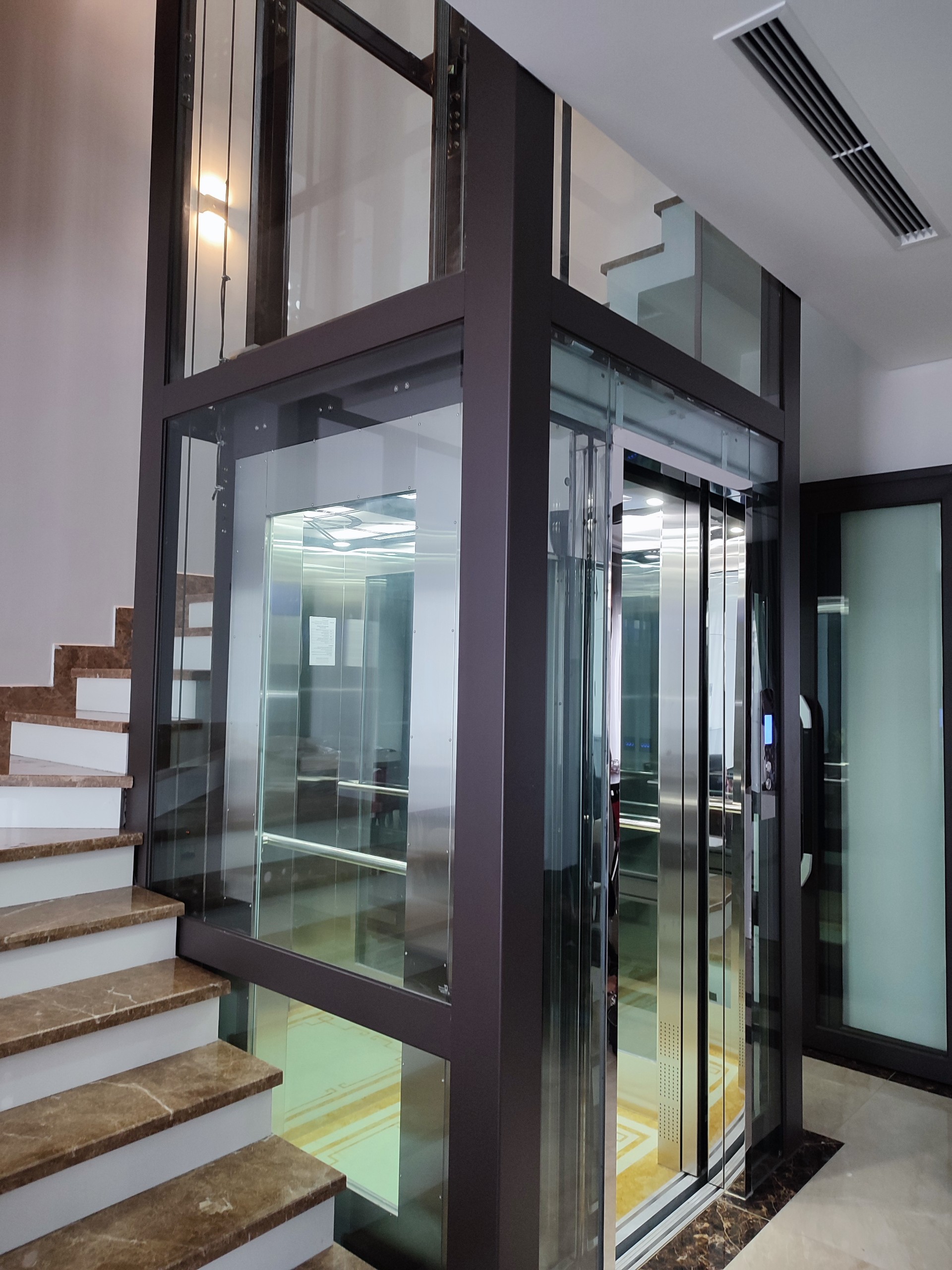 Bàn giao CT thang máy gia đình tại nhà Anh L.V.Dũng