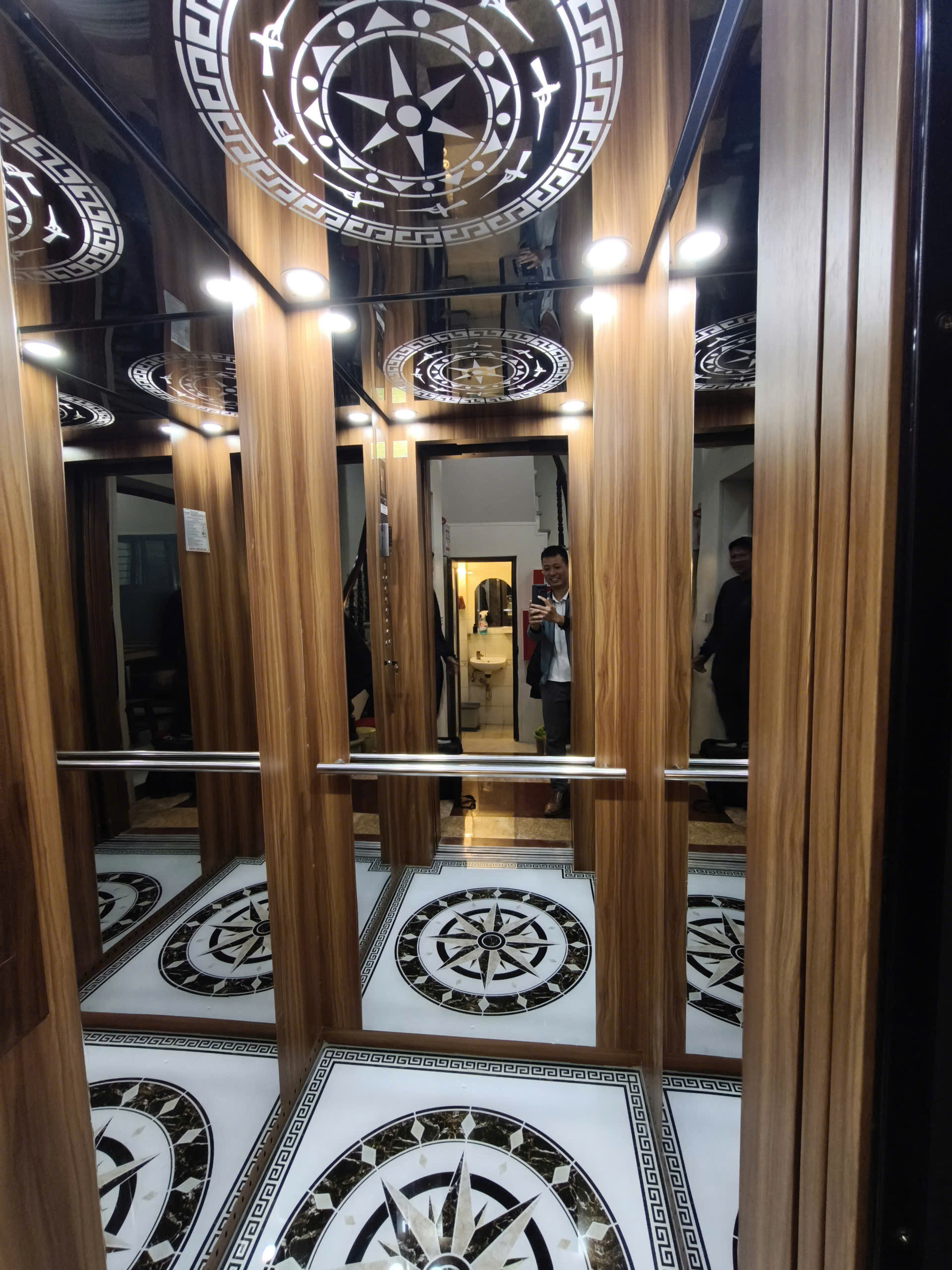 Bàn giao thang máy tải khách tại Hà Nội