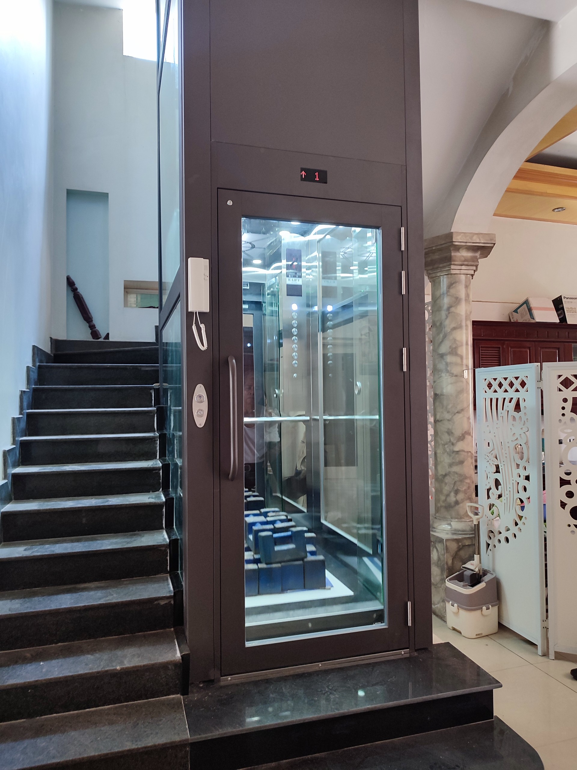 Thang máy gia đình mini cho nhà cải tạo