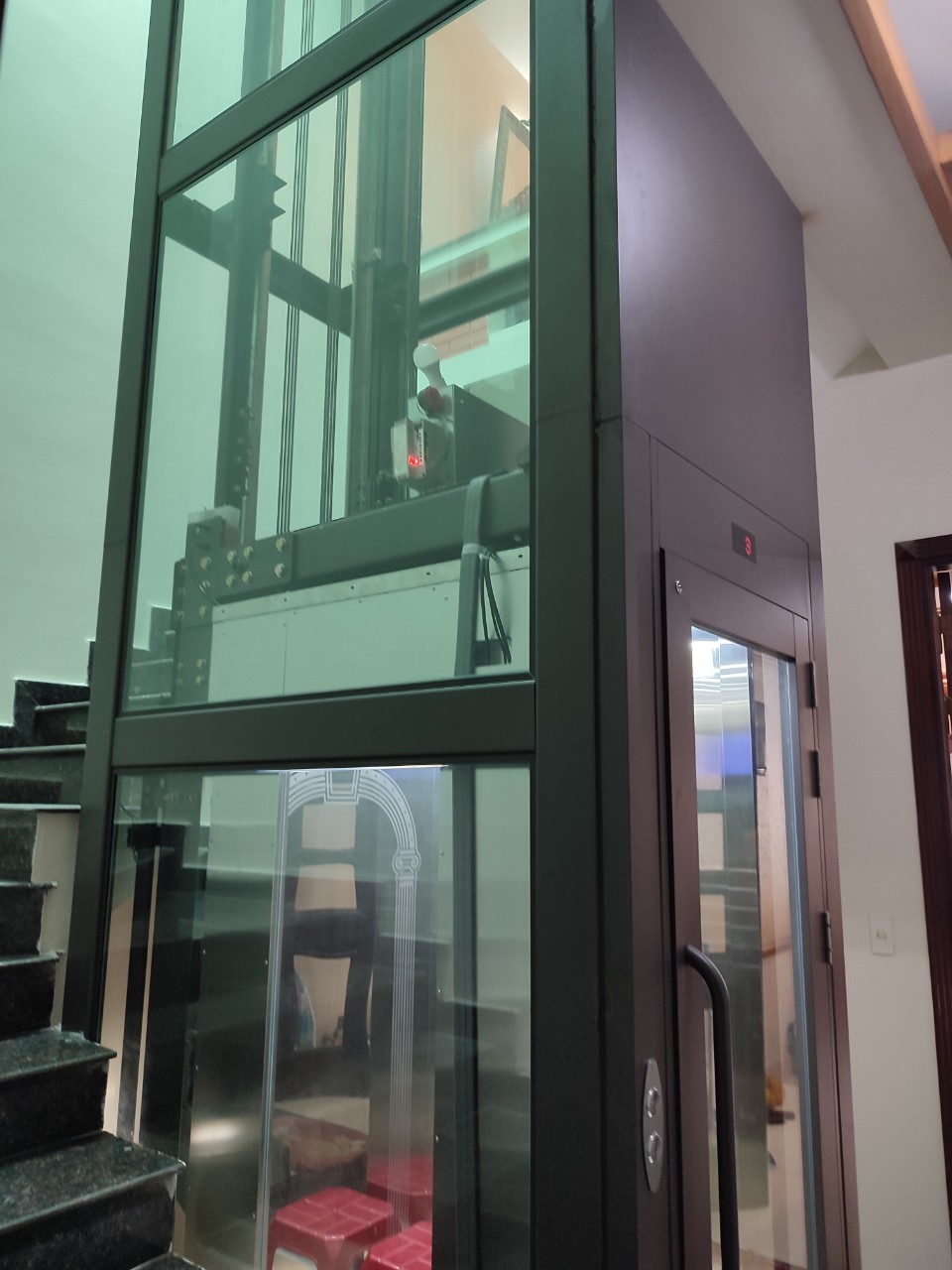 Thang máy cửa mở tay tại Lý Thường Kiệt, Hồng Bàng, Hải Phòng